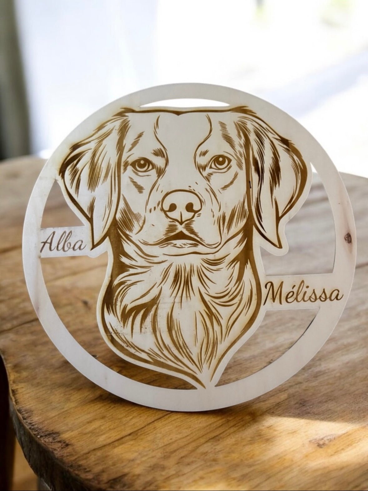 Cadre décoratif en bois gravé représentant un animal préféré, création artisanale personnalisée
