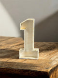 Chiffre décoratif en bois,numéro 1, idéal pour décoration , anniversaire ou table d’événement.