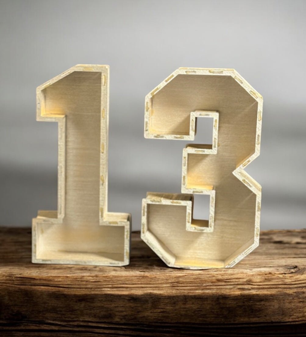 Chiffre en bois,  numéro 13, décoration personnalisable et originale pour anniversaires ou occasions spéciales.
