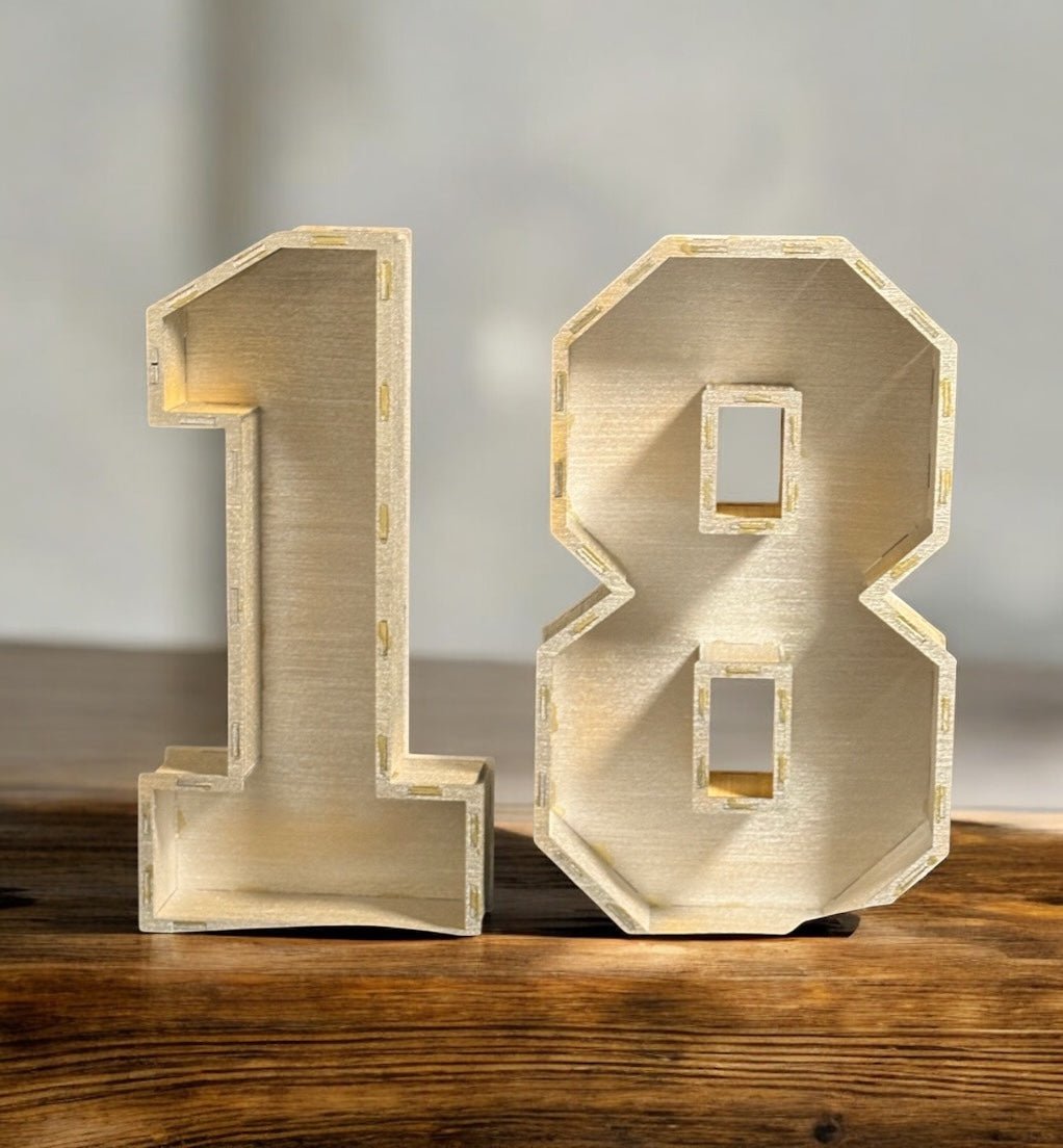 Chiffre décoratif en bois, numéro 18, accessoire pour décoration de table, événement ou anniversaire personnalisé.
