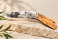 Couteau pliant gravé Ours-Manche en bois personnalisable