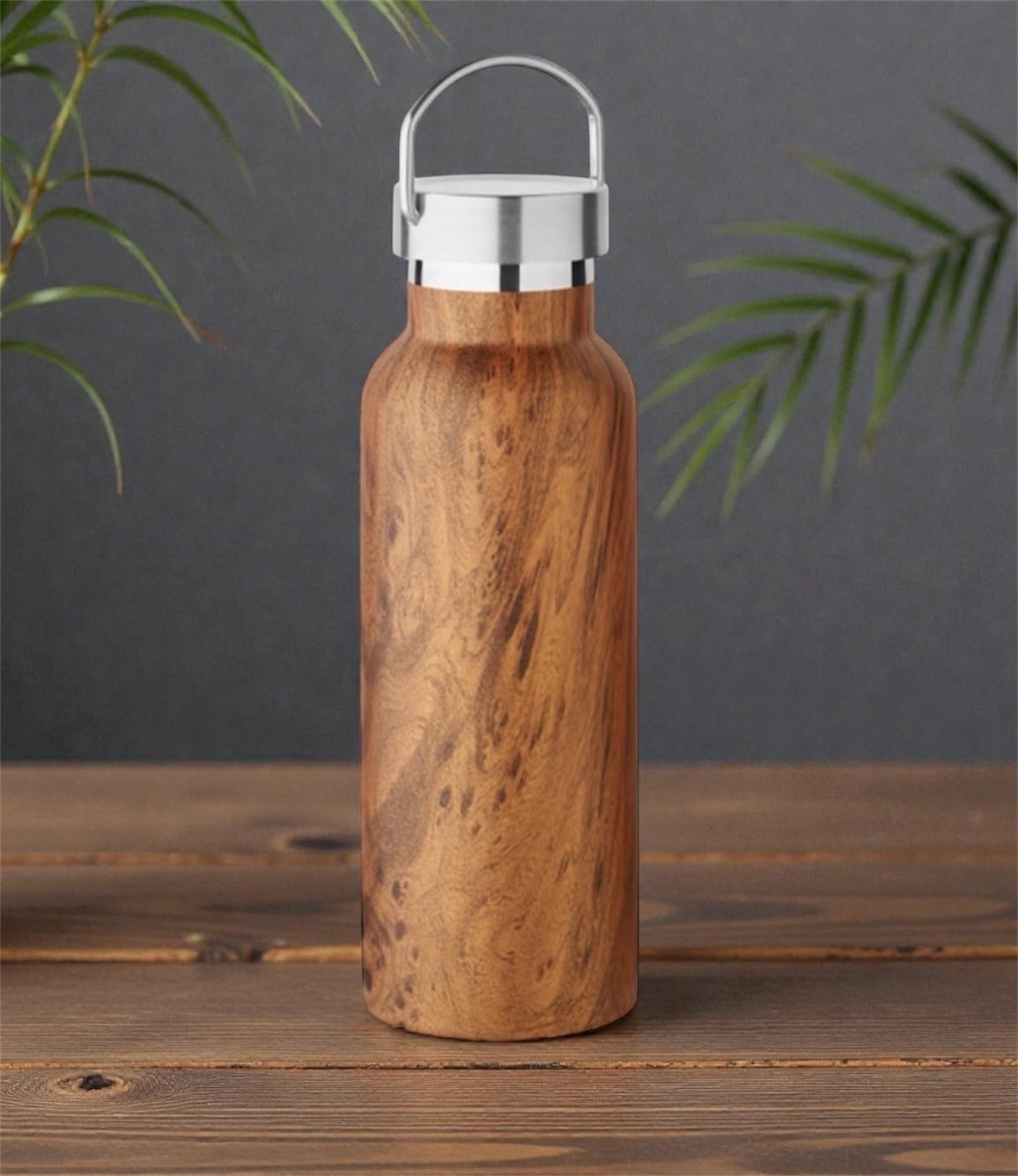 Gourde en bois personnalisable, conserve les boissons chaudes jusqu’à 6 heures et froides jusqu’à 12 heures.
