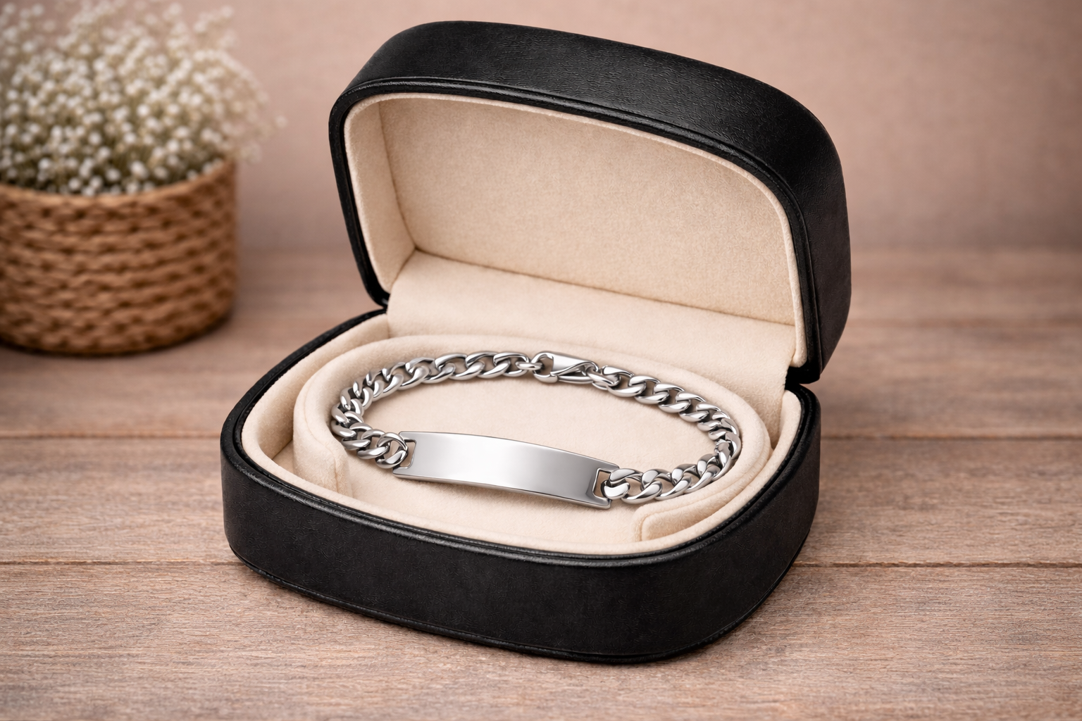 Bracelet gourmette en acier inoxydable argenté, personnalisable avec gravure, design élégant et durable