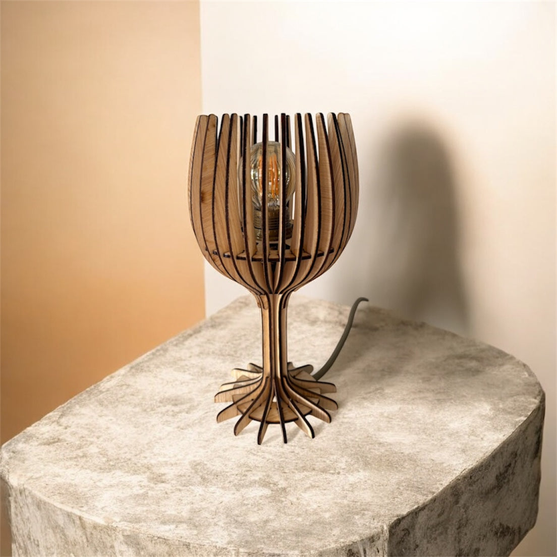 Lampe artisanale en bois
