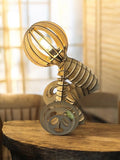 Lampe artisanale en bois fait main en forme de bonhomme tenant un haltère, décoration originale et unique.