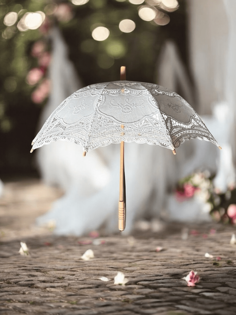 Ombrelle de mariage en dentelle personnalisable, accessoire élégant et raffiné pour cérémonie et photos de mariage.