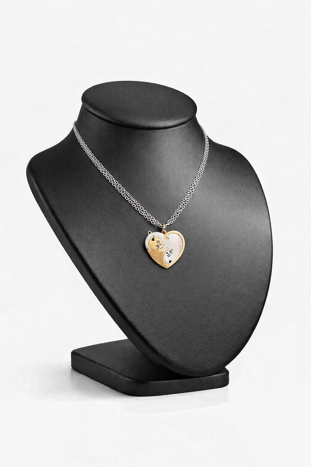 Pendentif en forme de cœur avec motif chat, finition dorée, personnalisable avec une initiale
