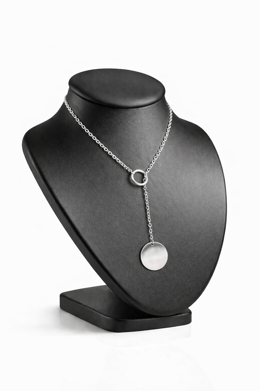 Collier en acier inoxydable argenté avec pendentif rond personnalisable, élégant et résistant à l’eau.