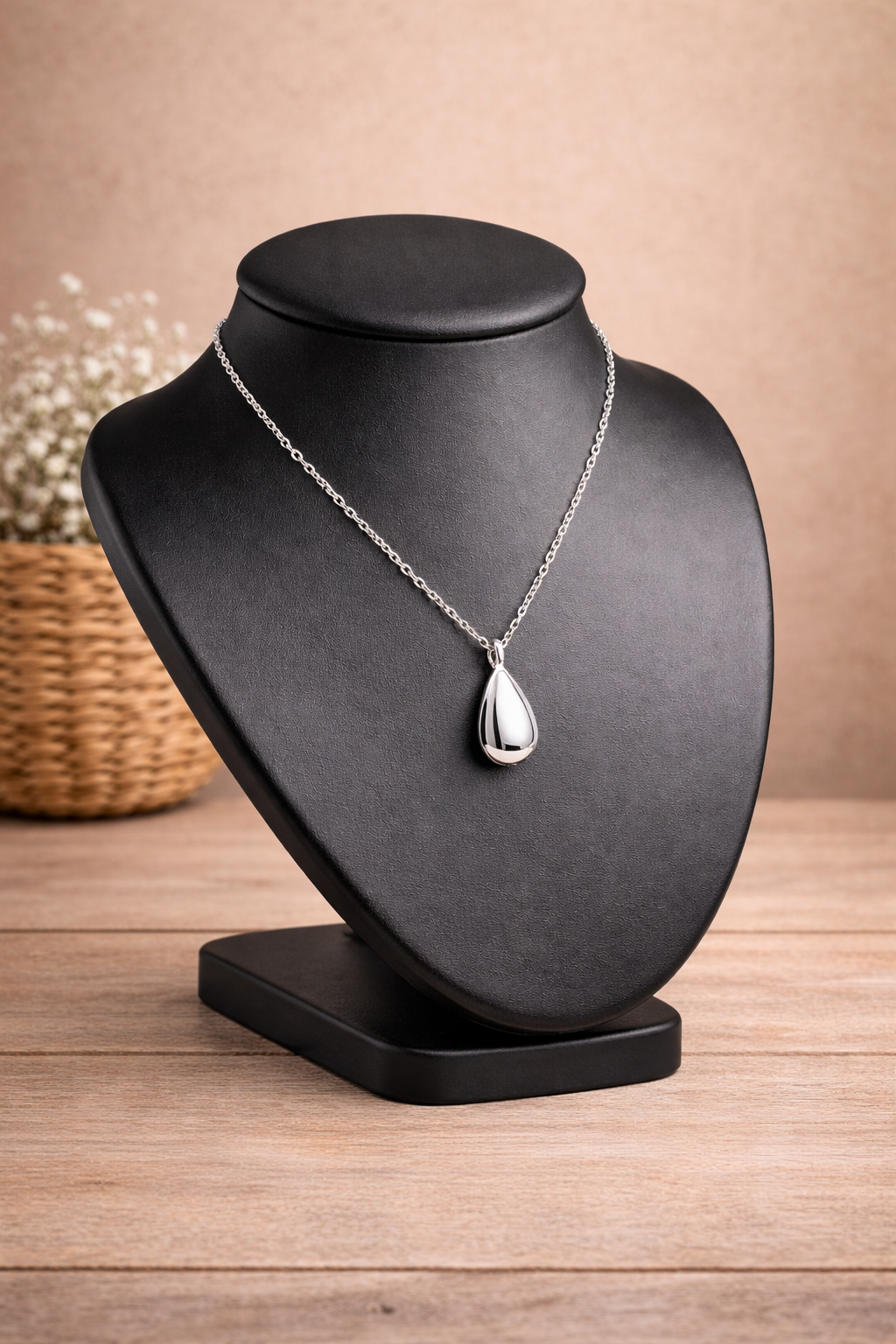 Collier pendentif en forme de goutte personnalisable en acier inoxydable, bijou élégant à graver, porté sur chaîne fine