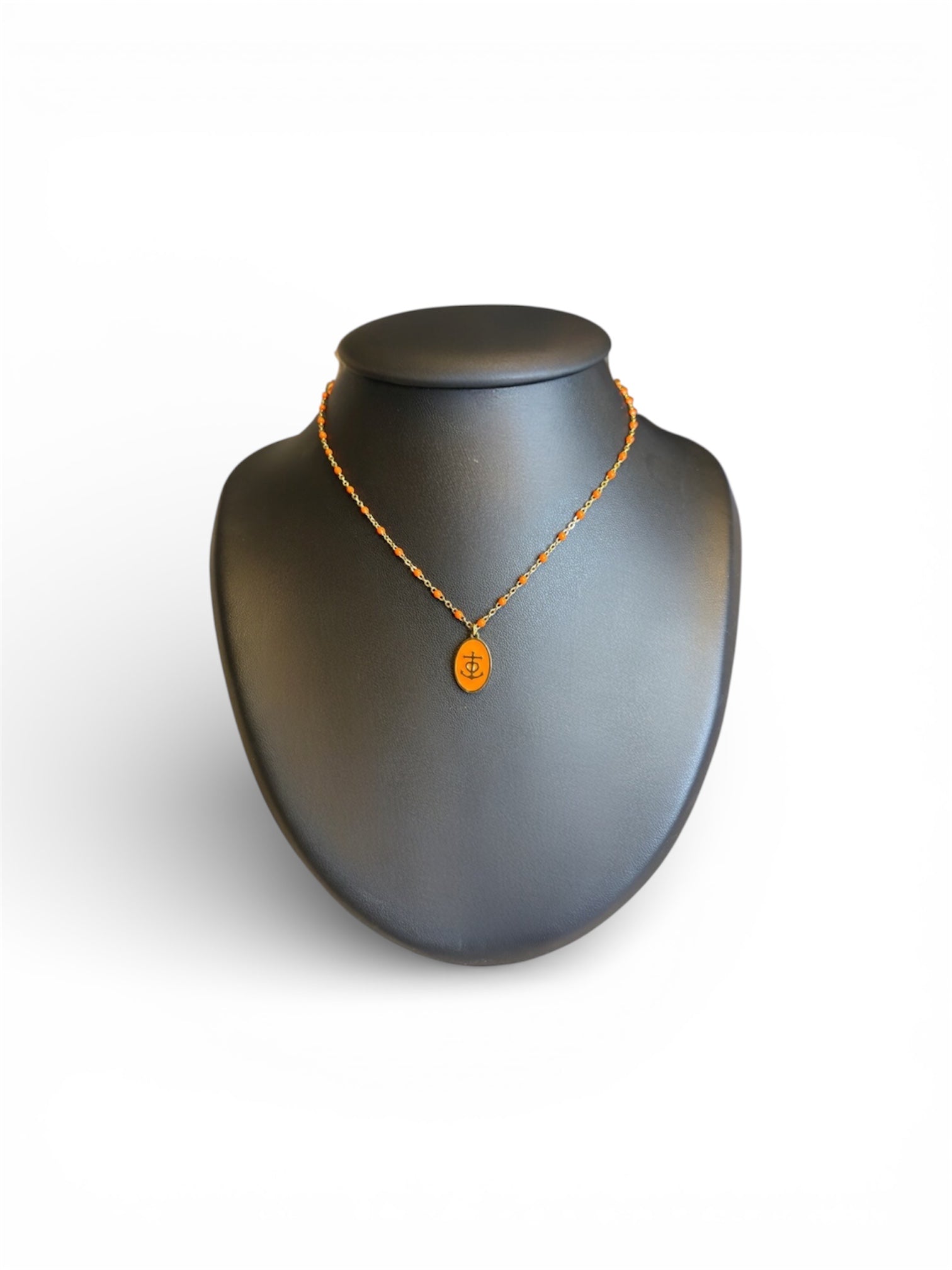 Collier Croix de Camargue en acier inoxydable, orange lumineux pour apporter énergie et originalité