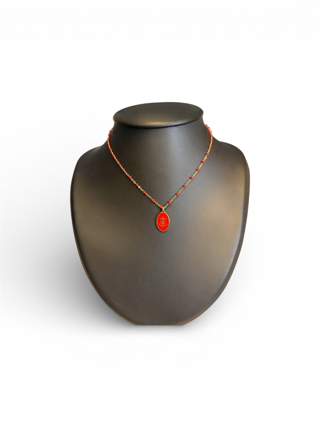 Collier Croix de Camargue en acier inoxydable, rouge vif pour un look audacieux et moderne