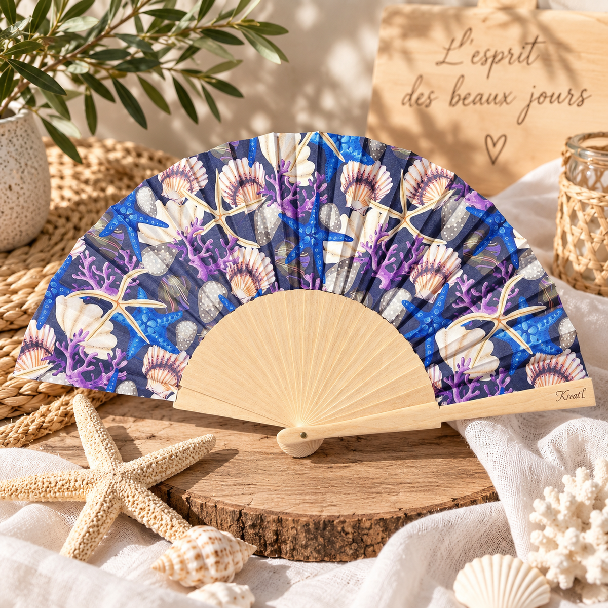 Eventail en bois personnalisable motif coquillage bord de mer fond bleu- Kréat'L