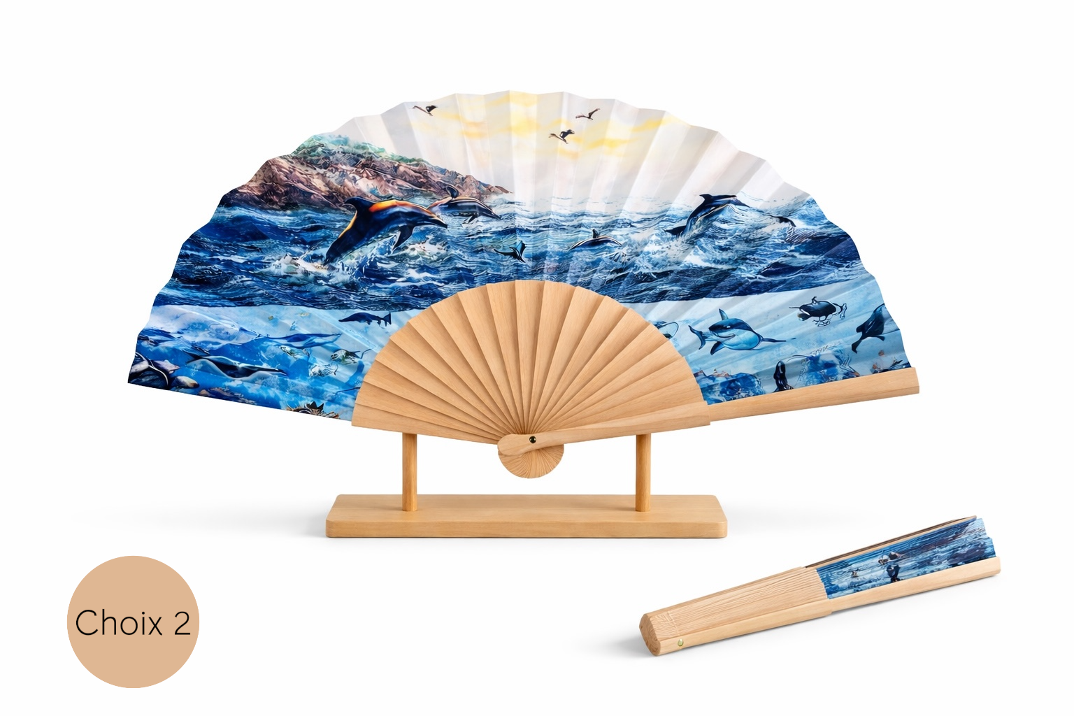 Un souffle marin dans vos mains 
Ces éventails aux designs de dauphins allient fraîcheur, originalité et personnalisation pour un accessoire qui ne passe pas inaperçu.
