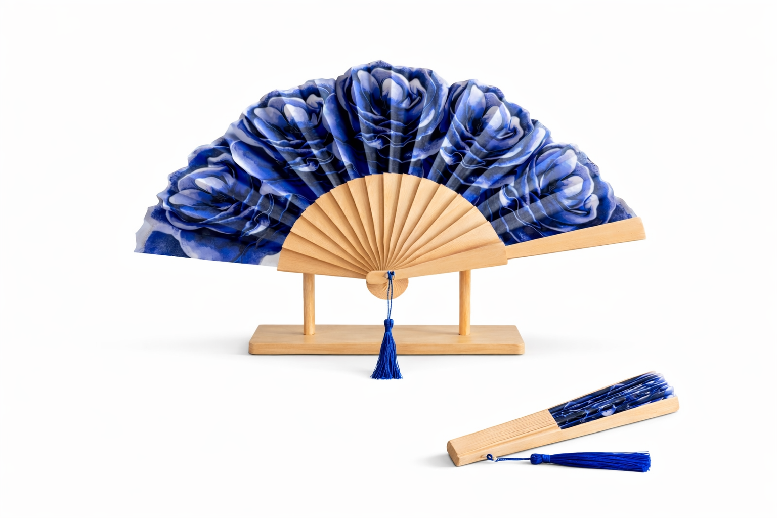 Éventail personnalisé bleu avec motif floral élégant