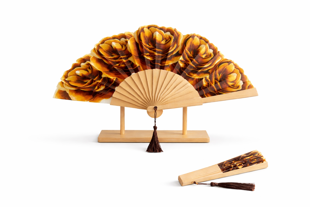 Éventail en bois marron doré avec tissu floral chic