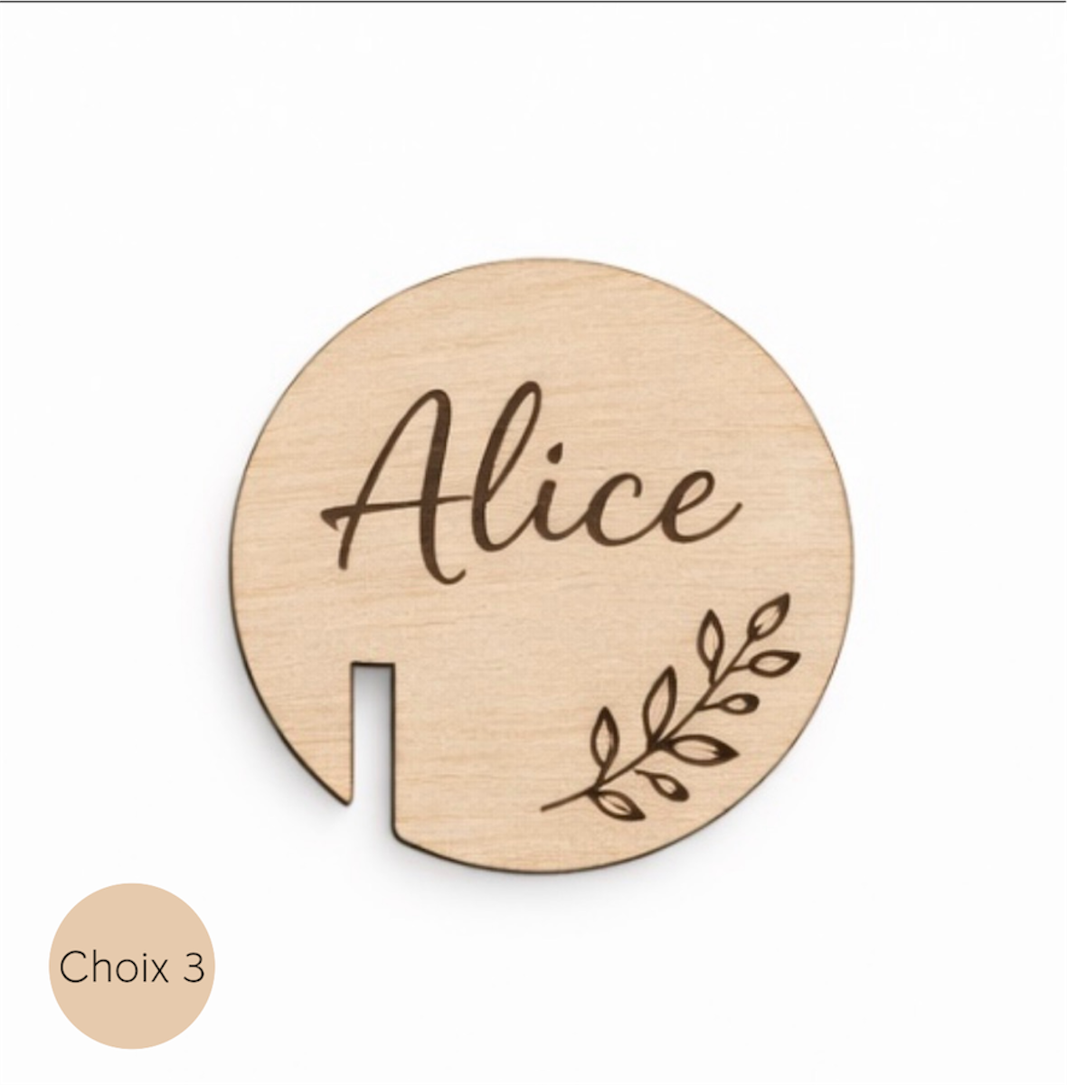 Décoration de table mariage avec marque-places en bois personnalisés