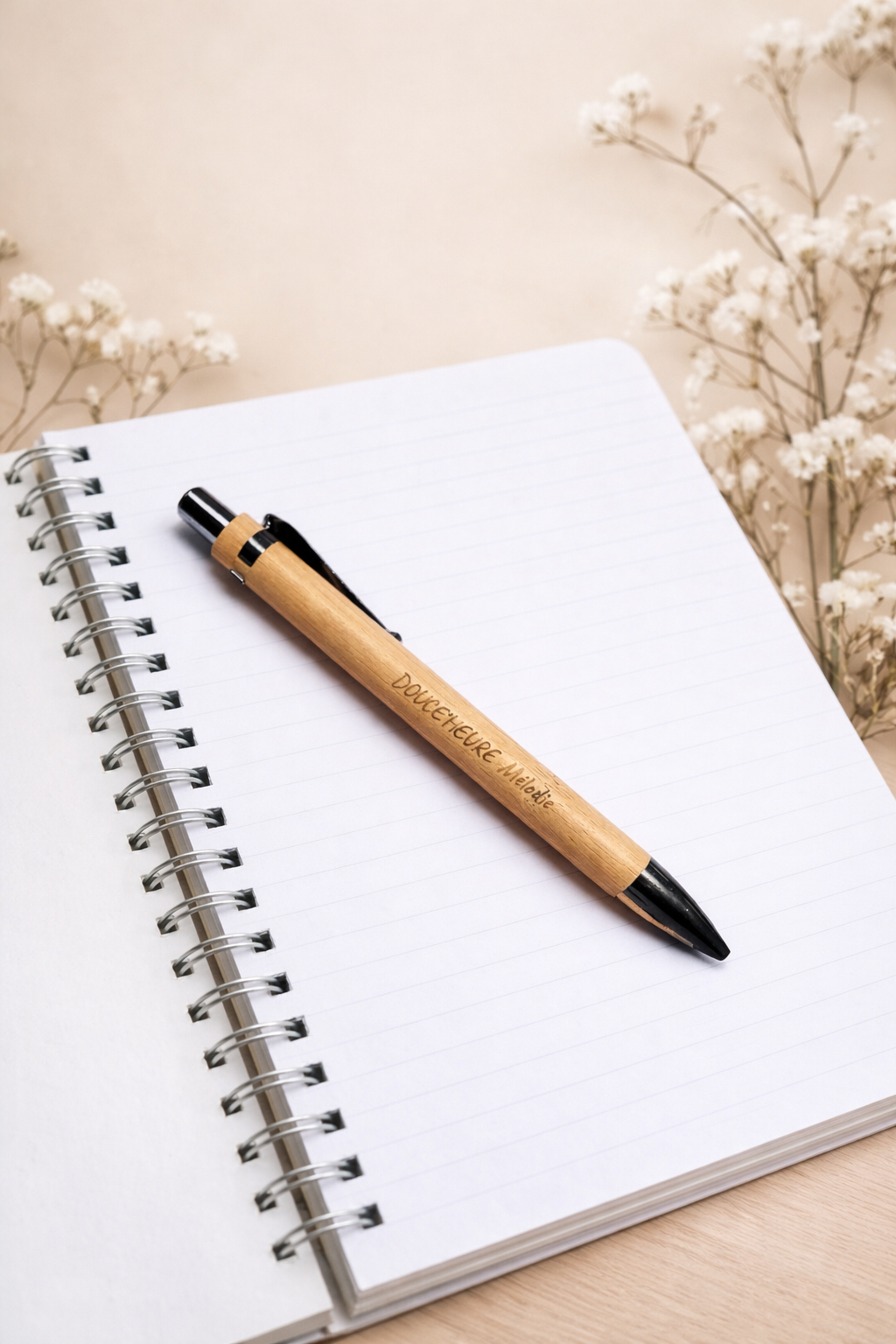 Stylo en bois personnalisable avec message gravé